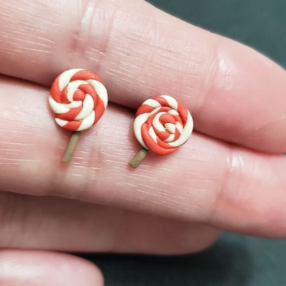 Red and white polymer clay sucker earrings - Picture 2 of 5